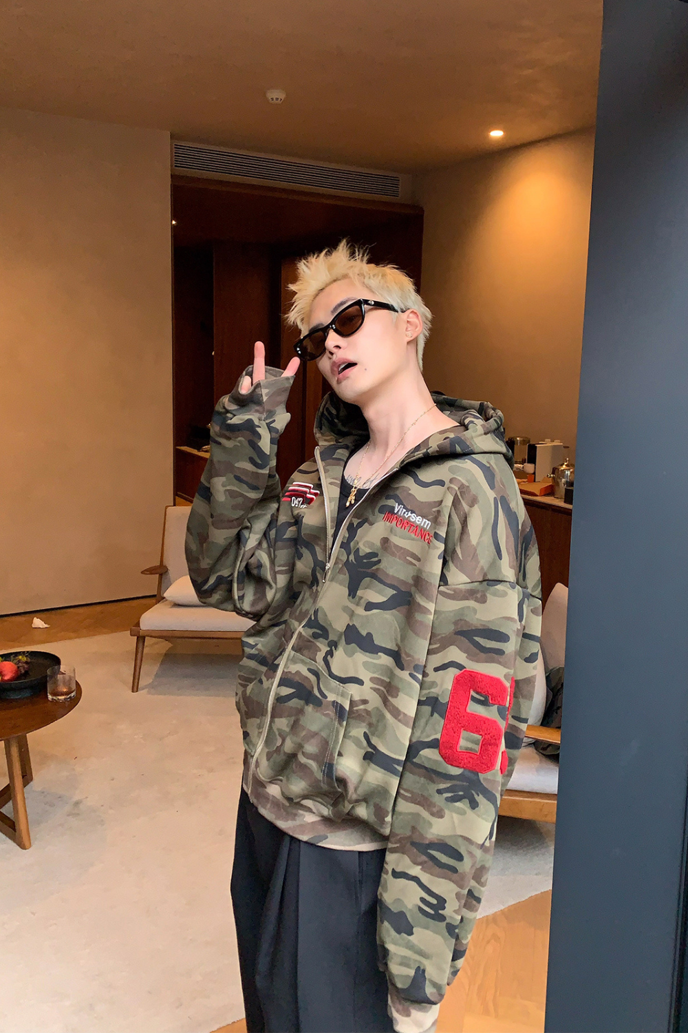 刺繍入りヴィルネスカモジップアップパーカー OR4710 – 韓国メンズ