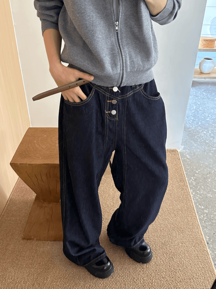 ボタンフライカーブデニムパンツ OR4753 – 韓国メンズファッション通販