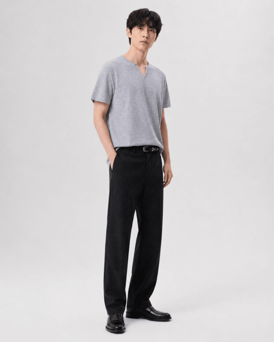 スリットVネック・スクエアショルダー Tシャツ OR5323 – 韓国メンズ