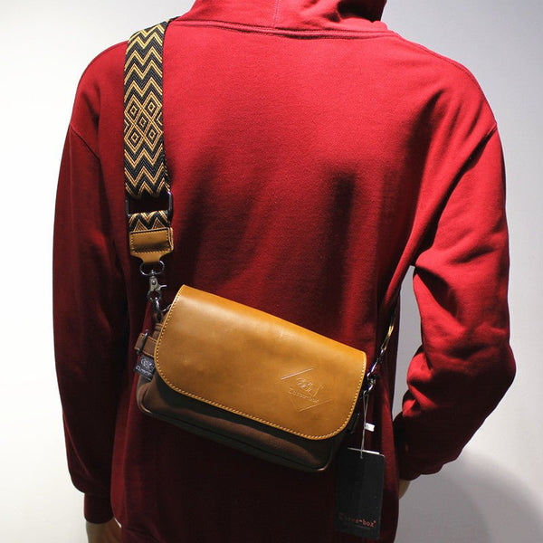 Compact leather shoulder bag or2465